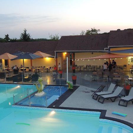 Camping L'Arada Parc Hotel Sonzay Kültér fotó